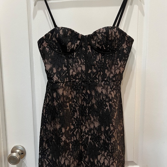 Lace Bustier Dress - Picture 4 of 7